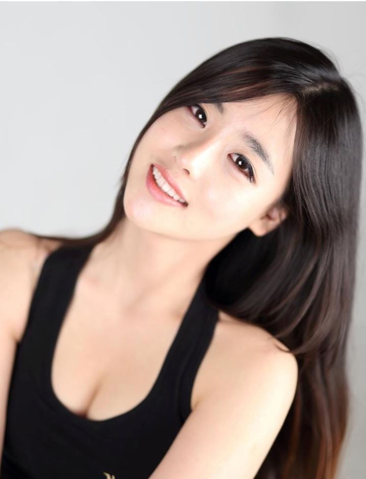 왼쪽이냐 오른쪽이냐 선택글로 올라왔던 여자 둘 다른사진들 | 인스티즈