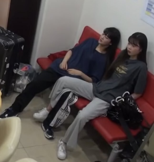 편한 사람이랑 붙어있으면 나오는 자세 | 인스티즈