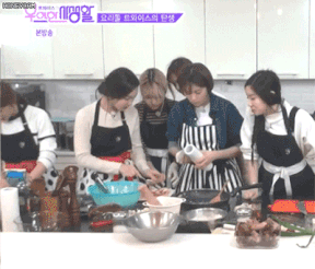 여러 사람이 오가는 대기실은 트와이스의 얼굴이라고 생각해요 | 인스티즈