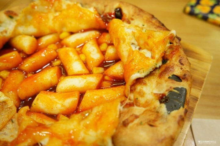 설빙 치즈 떡볶이 피자 실사.jpg | 인스티즈