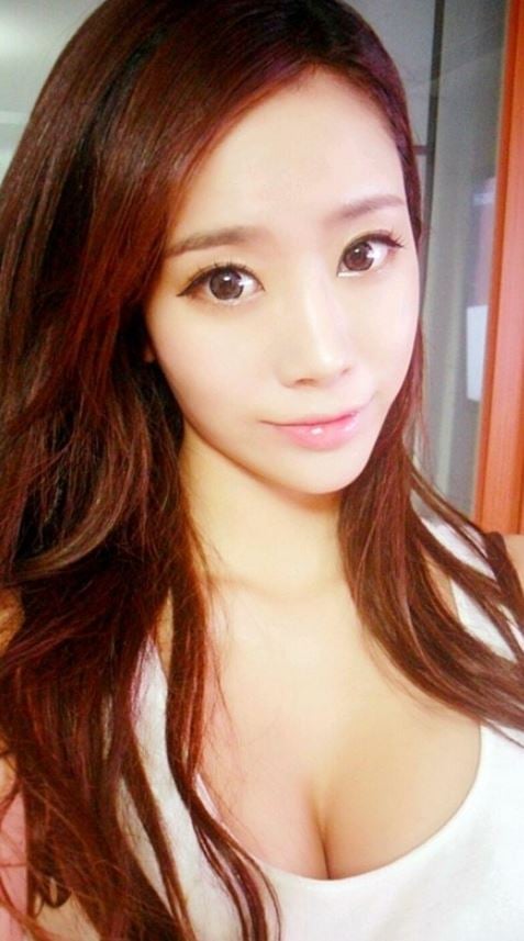 왼쪽이냐 오른쪽이냐 선택글로 올라왔던 여자 둘 다른사진들 | 인스티즈