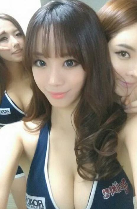 왼쪽이냐 오른쪽이냐 선택글로 올라왔던 여자 둘 다른사진들 | 인스티즈