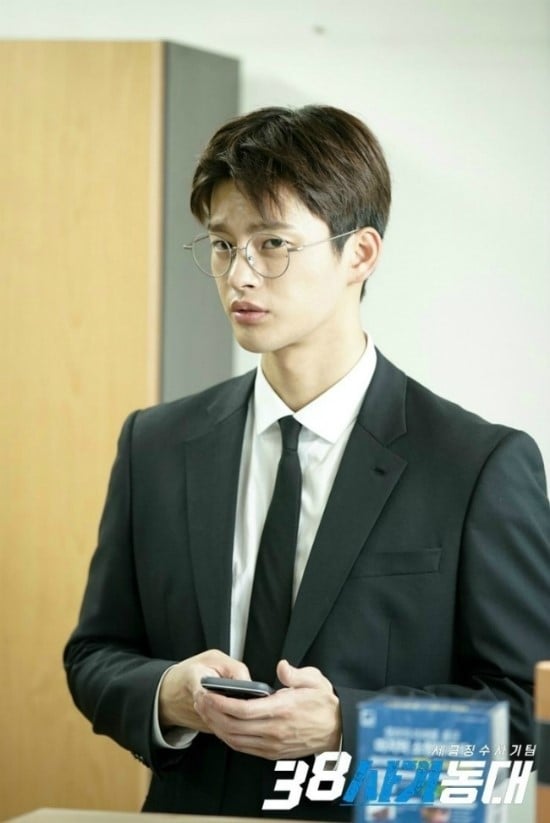 요즘 뿔테만큼 많이 보이는 안경.jpg | 인스티즈