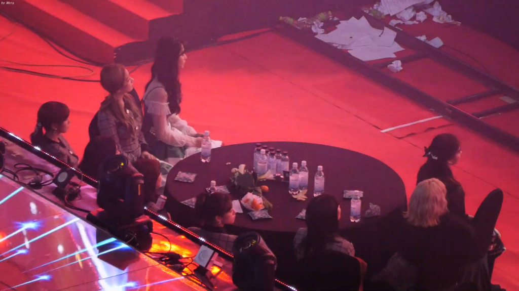 여러 사람이 오가는 대기실은 트와이스의 얼굴이라고 생각해요 | 인스티즈