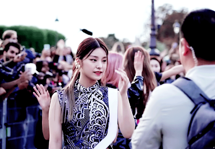 예지 보고 가시죠.gif | 인스티즈