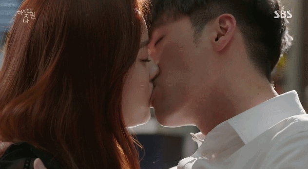 드라마 역사상 길이 남을 것 같은 키스신.gif | 인스티즈