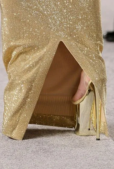 어제자 킴 카다시안 구두굽 | 인스티즈