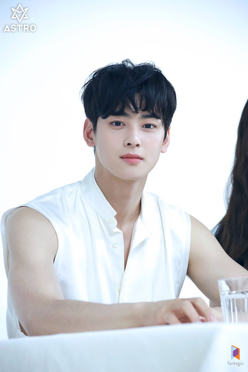 요즘 벌크업 시작했다는 차은우 | 인스티즈