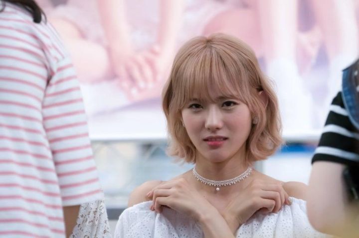 요즘 여자들 사이에서 유행하는 표정 | 인스티즈