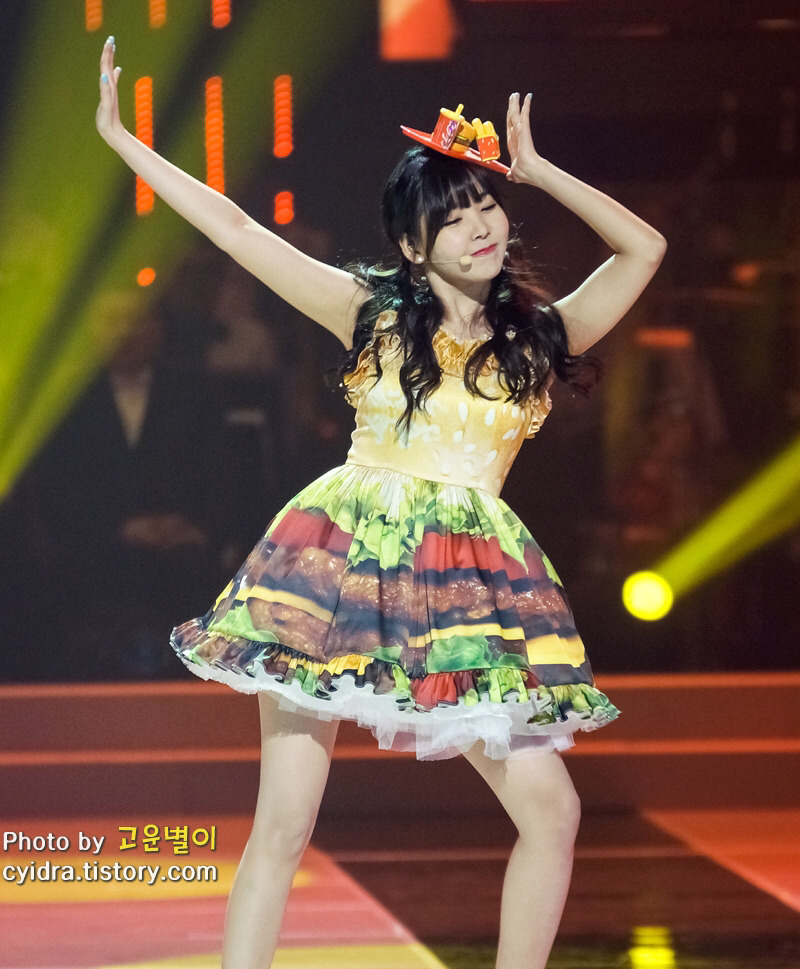 先 後중독의 선두주자! B급 컬쳐 아이돌의 시초! 말도 많고 탈도 많았던 ＜오렌지캬라멜＞의 의상 모음 | 인스티즈