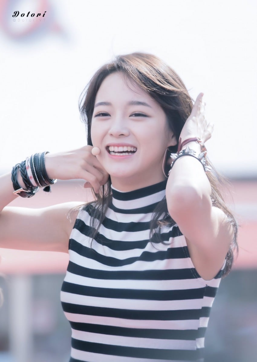 취향 파괴하는 김세정 겨드랑이.gif | 인스티즈