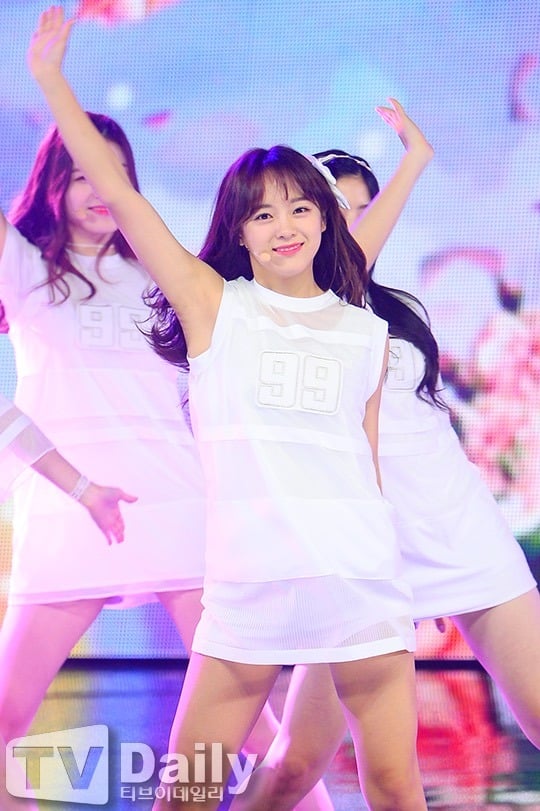 취향 파괴하는 김세정 겨드랑이.gif | 인스티즈