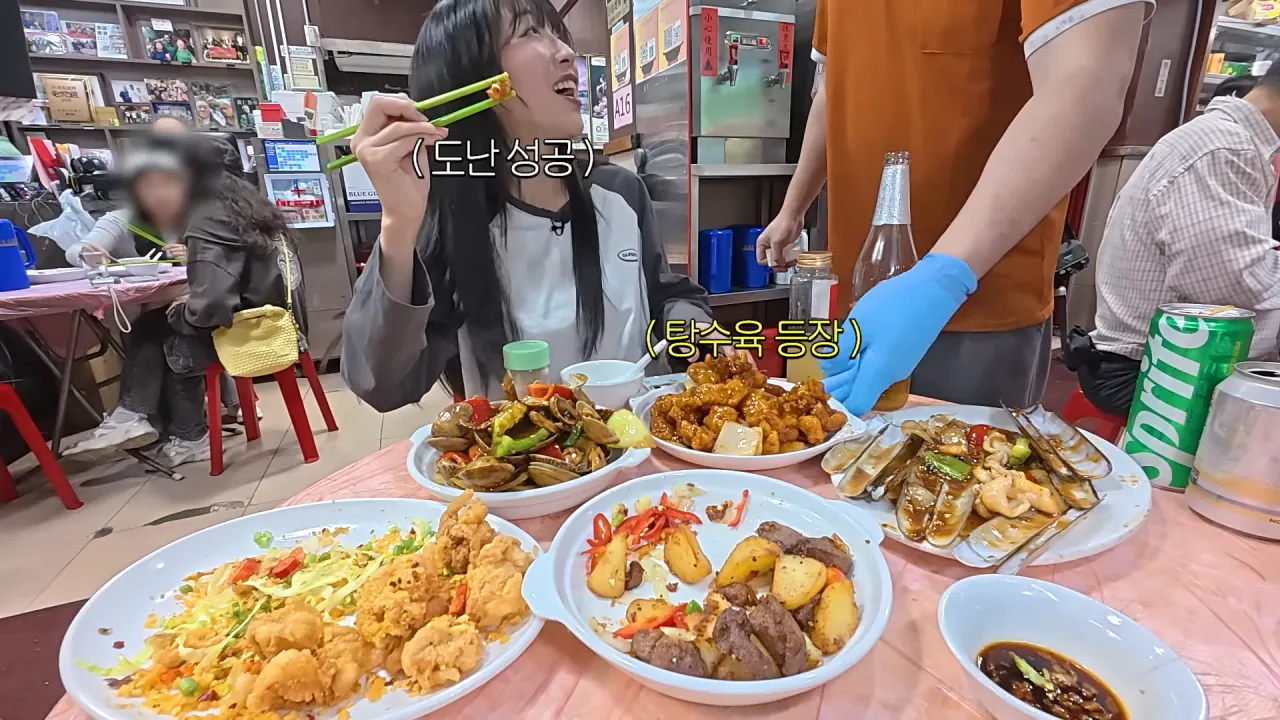 홍콩 실내 포차에 가볍게 먹으러 온 쯔양 | 인스티즈