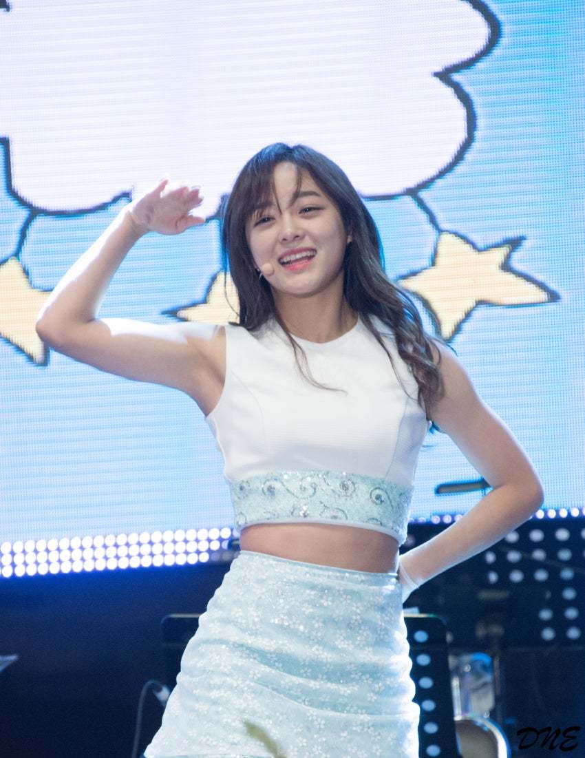 취향 파괴하는 김세정 겨드랑이.gif | 인스티즈