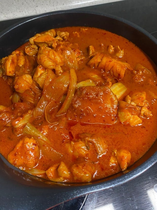 두찜 신메뉴 흑백요리사 급식대가 콜라보 실비한우곱찜닭 | 인스티즈