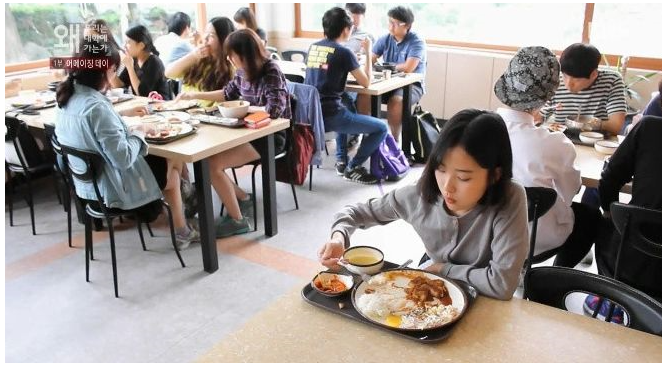 혼자 밥 먹는 여대생.JPG | 인스티즈