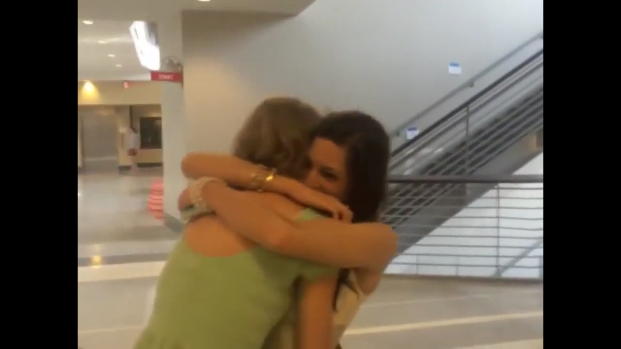 테일러 스위프트의 팬 결혼식 뒷풀이 찾아가는 브이로그 캡쳐 | 인스티즈