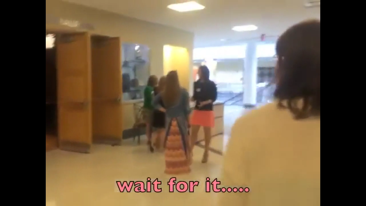 테일러 스위프트의 팬 결혼식 뒷풀이 찾아가는 브이로그 캡쳐 | 인스티즈