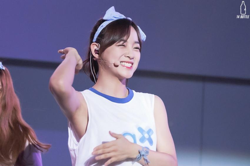 취향 파괴하는 김세정 겨드랑이.gif | 인스티즈