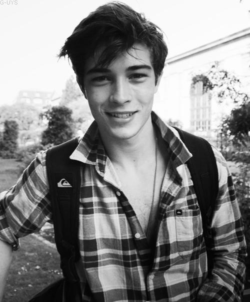 내가 보기엔 걍 서양인인데 외국에선 동양인처럼 생겼다 소리듣는 외국 연예인들.jpg | 인스티즈