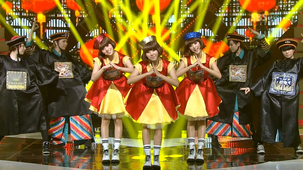 先 後중독의 선두주자! B급 컬쳐 아이돌의 시초! 말도 많고 탈도 많았던 ＜오렌지캬라멜＞의 의상 모음 | 인스티즈