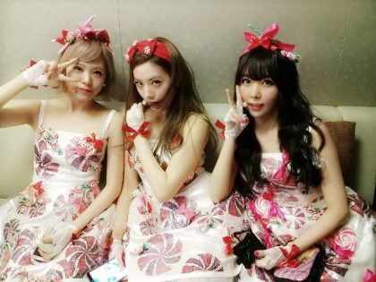 先 後중독의 선두주자! B급 컬쳐 아이돌의 시초! 말도 많고 탈도 많았던 ＜오렌지캬라멜＞의 의상 모음 | 인스티즈