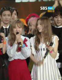 레드벨벳 동네북 웬디 엉덩이.jpgif | 인스티즈