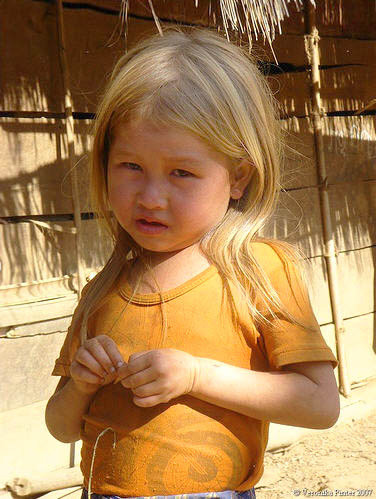 몽골,위구르,중앙아시아서 보이는 금발벽안의 황인종 모습들 | 인스티즈