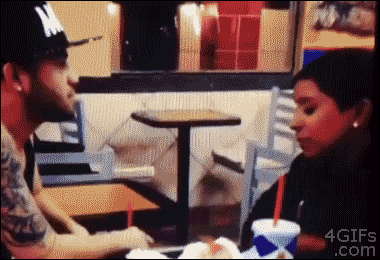 가슴 작은 여친의 고민을 들어주는 남친 | 인스티즈