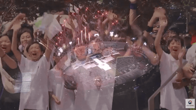 문재인 대통령 보자마자 여기저기서 사랑한다고 고백하는 국민들.gif | 인스티즈