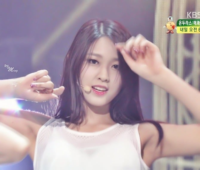 설현 겨드랑이 총모음.JPGIF (feat.잘가라) | 인스티즈