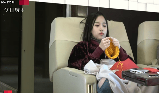 트와이스 미나가 쉬는 시간마다 뜨개질을 한 이유 | 인스티즈