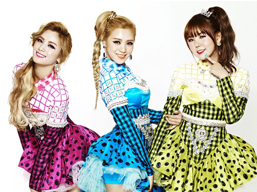 先 後중독의 선두주자! B급 컬쳐 아이돌의 시초! 말도 많고 탈도 많았던 ＜오렌지캬라멜＞의 의상 모음 | 인스티즈