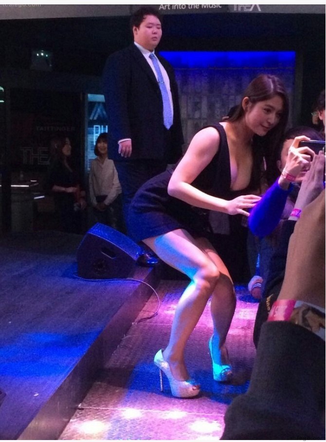 메구리를 지켜보는 경호원 | 인스티즈