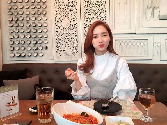긴머리일땐 평범한데 단발하면 짱예되는 윤태진 | 인스티즈