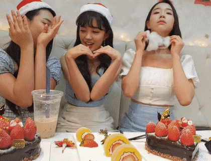 걸그룹 버스터즈 크리스마스 기념 V앱.gif | 인스티즈