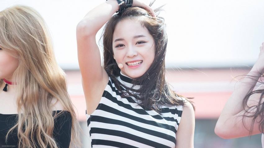 취향 파괴하는 김세정 겨드랑이.gif | 인스티즈