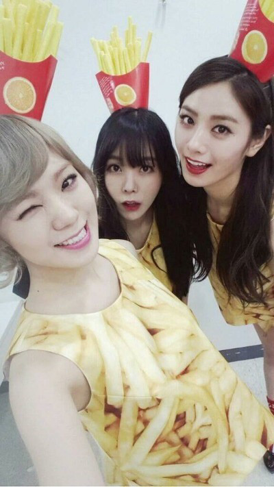 先 後중독의 선두주자! B급 컬쳐 아이돌의 시초! 말도 많고 탈도 많았던 ＜오렌지캬라멜＞의 의상 모음 | 인스티즈