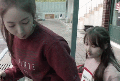 여자친구 예린이의 나쁜 손.gif | 인스티즈