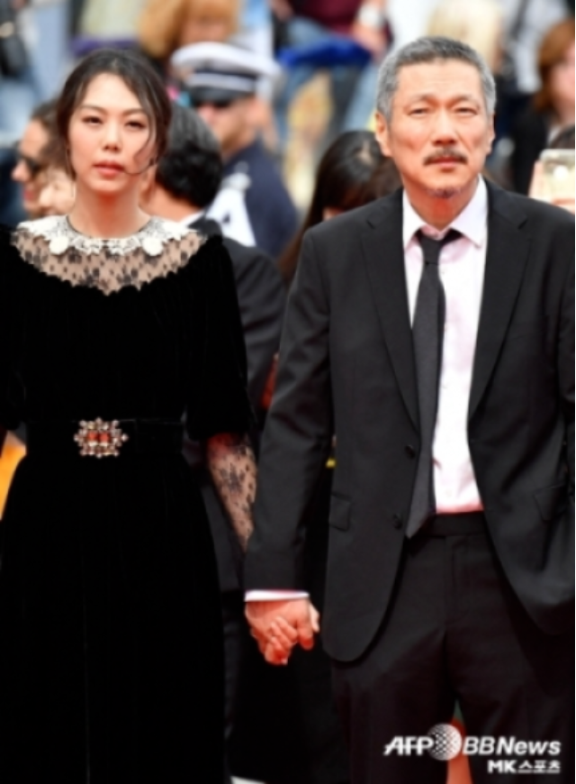 "시선도 안 피했다”…홍상수·김민희, 혼외자와 '공개 가족' 행보 | 인스티즈