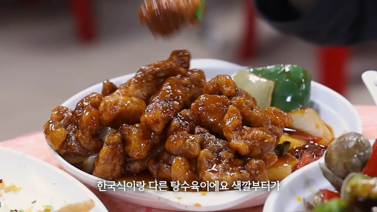 홍콩 실내 포차에 가볍게 먹으러 온 쯔양 | 인스티즈