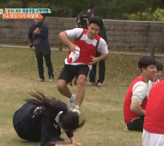 오늘자 1박 2일 수건돌리기 청춘 드라마 (김유정&육상부, 별 거 아닌데 설렘..) | 인스티즈