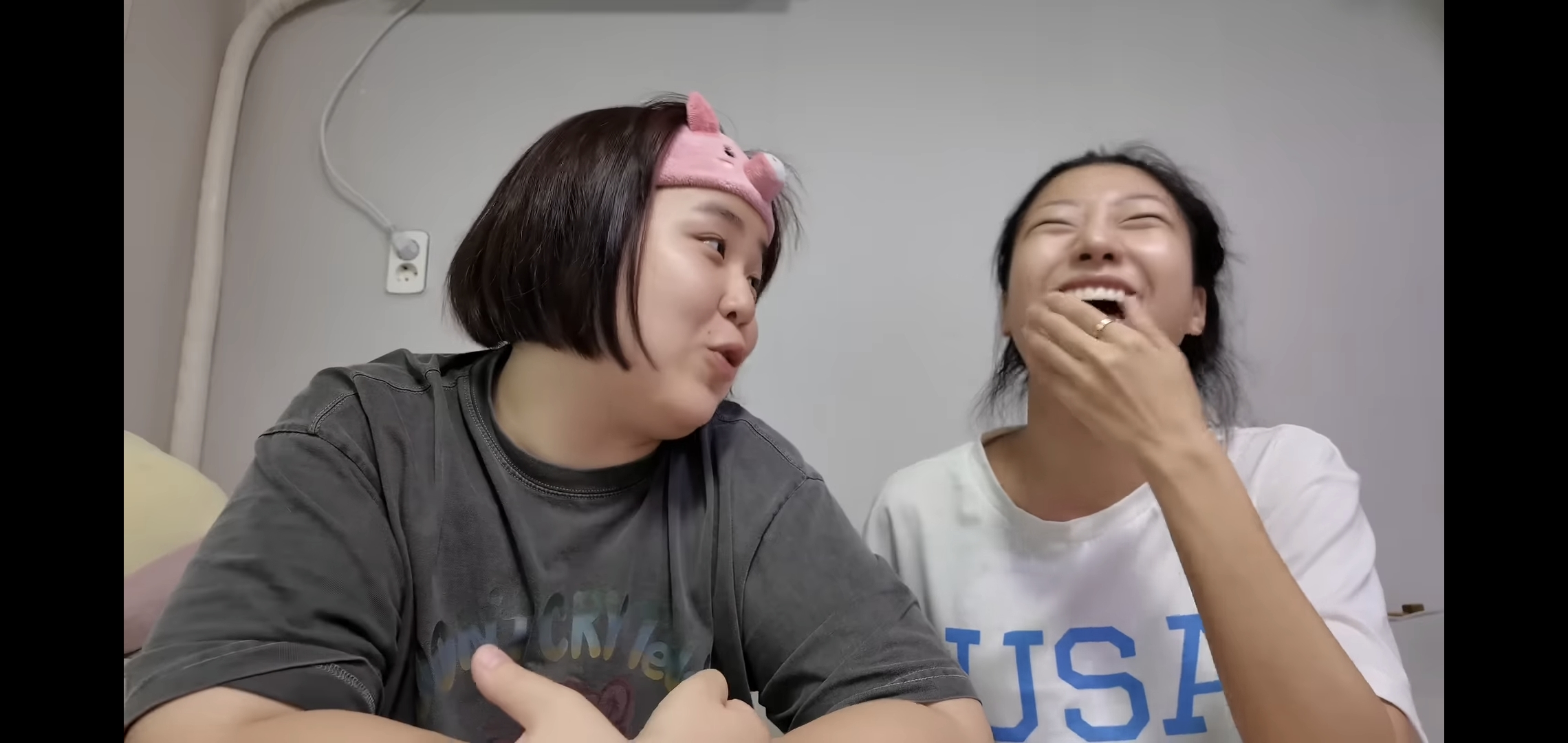 연애남매 최종화 보면서 용우한테 주먹질하는 유튜버 일주어터.jpg | 인스티즈