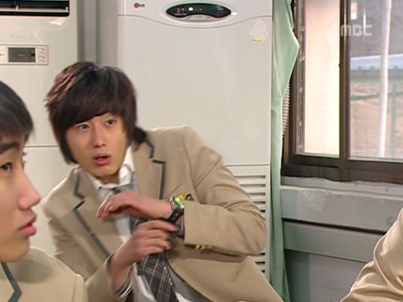 [거침없이하이킥] 윤호-민호 운명의 호떡집 앞 갈림길.jpg | 인스티즈