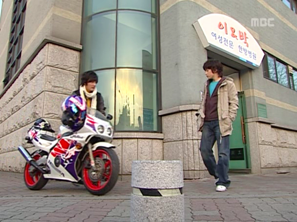 [거침없이하이킥] 윤호-민호 운명의 호떡집 앞 갈림길.jpg | 인스티즈