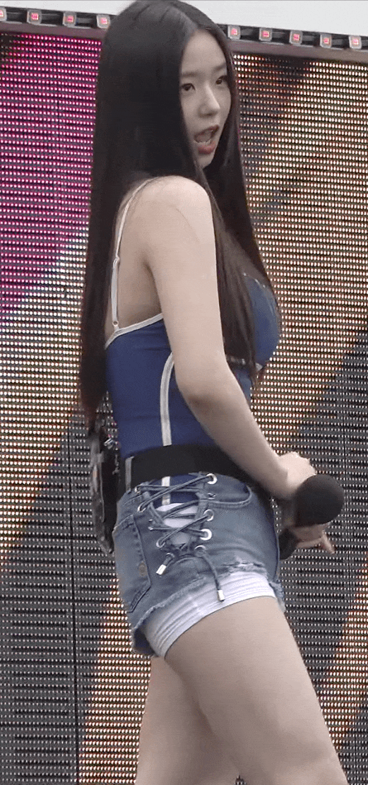 보니하니 트리플S 김채연 워터밤.gif | 인스티즈