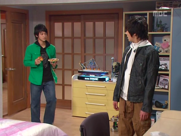 [거침없이하이킥] 윤호-민호 운명의 호떡집 앞 갈림길.jpg | 인스티즈