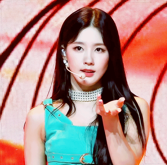 그렇게 귀하다는 비주얼 + 메인보컬 꽉찬 육각형 여자 아이돌 .gif | 인스티즈