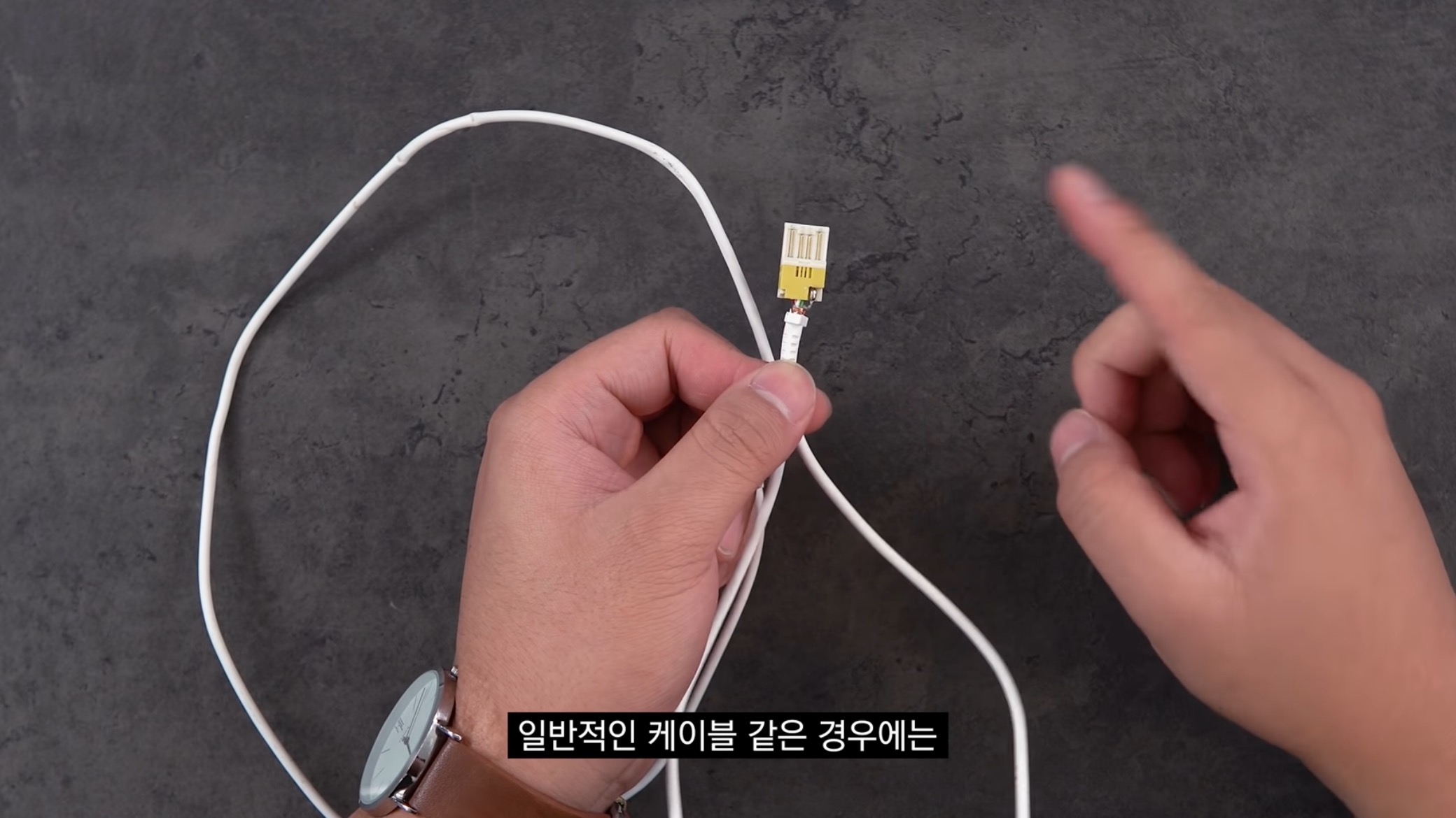 공공장소에서 "공용충전기" 쓰는사람들이 알면 좋을 내용..jpg | 인스티즈
