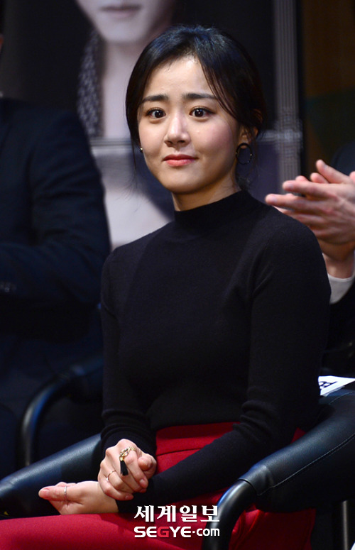 외모가 많이 성숙해진 것 같은 오늘자 문근영.jpg | 인스티즈